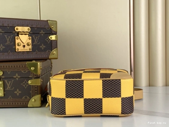 First bag ru Chess LOUIS VUITTON Messenger-24*24*8CM 0813